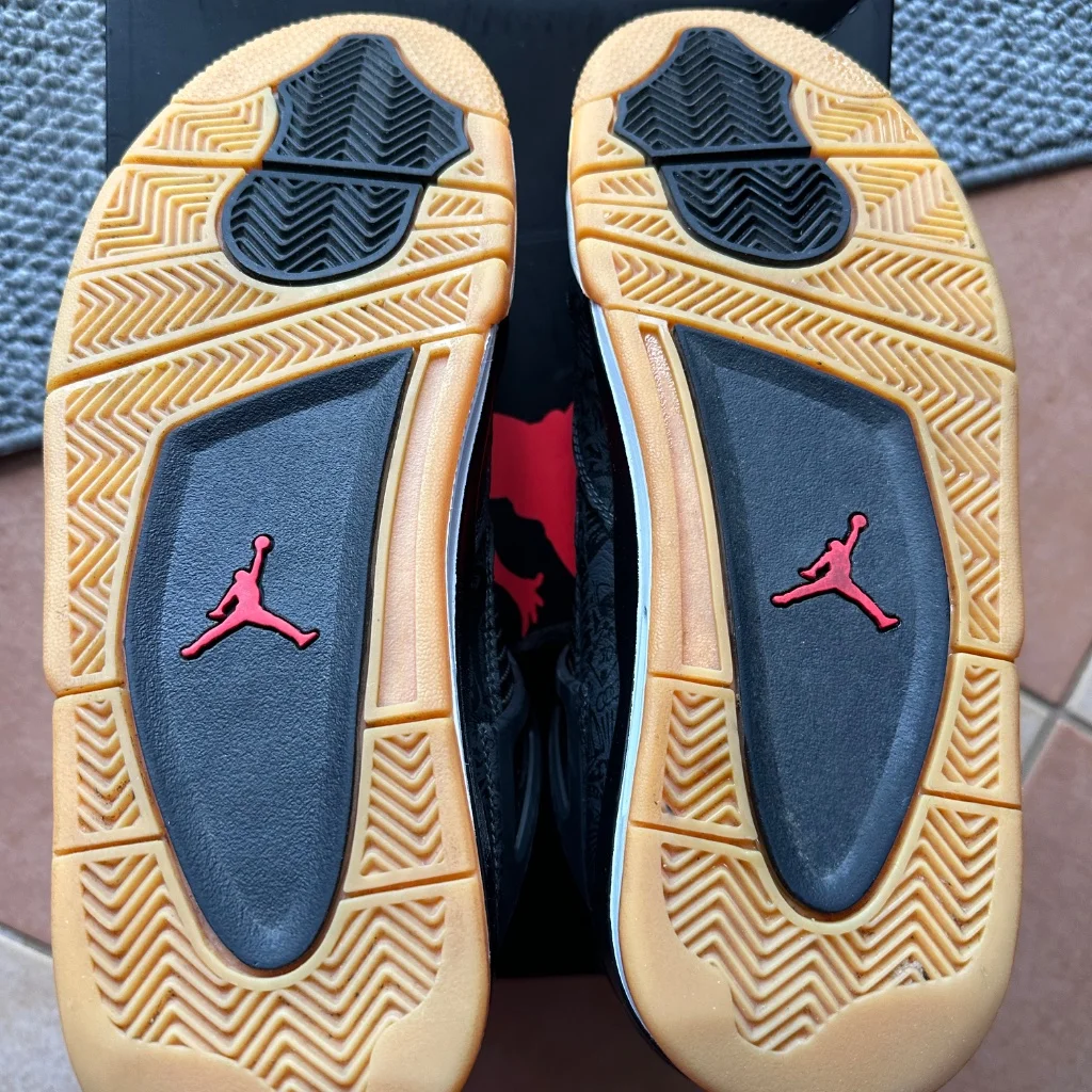 Air Jordan 4 Laser Black Gum