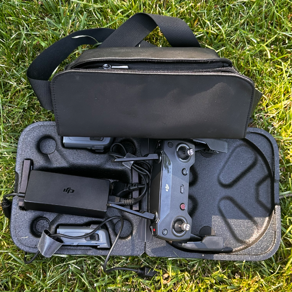 DJI Spark kompakt drón védőkerettel és távirányítóval